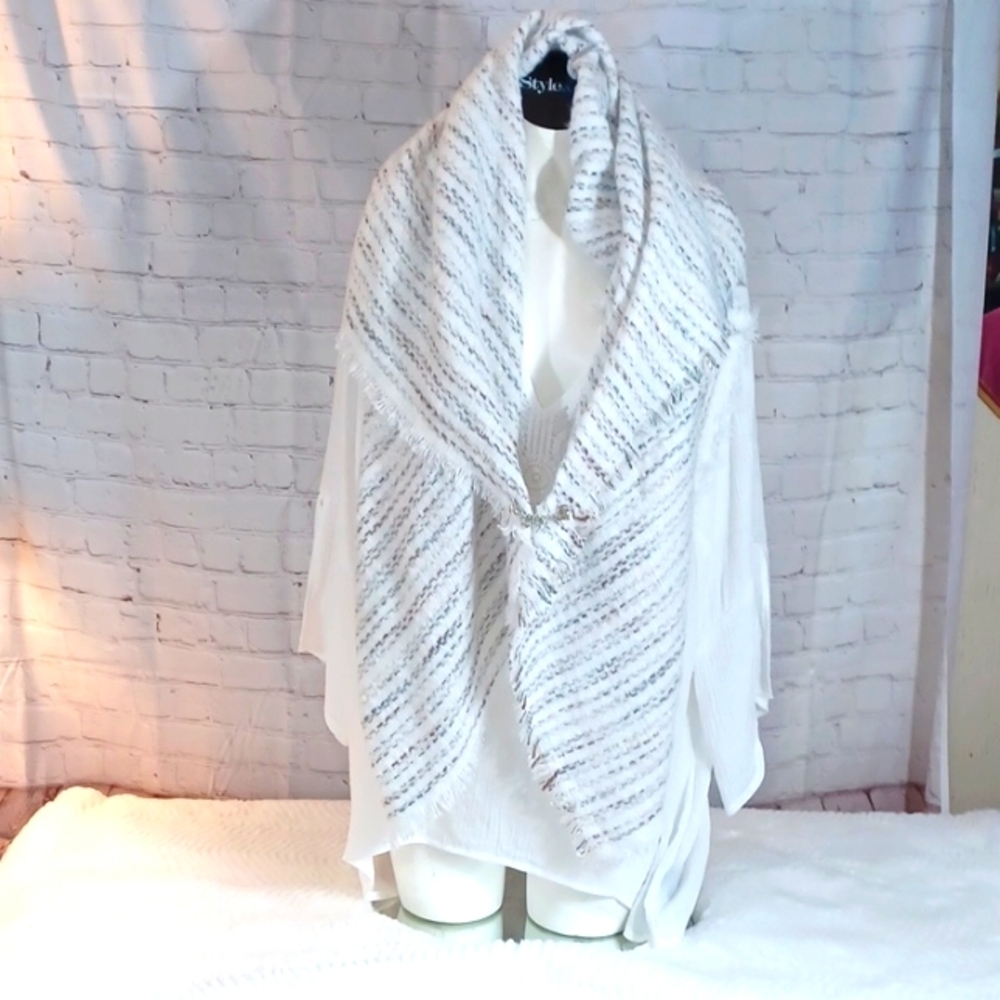APT9 Womans  Soft Cream‎ Warm Scarf 44Lx50xW NWT